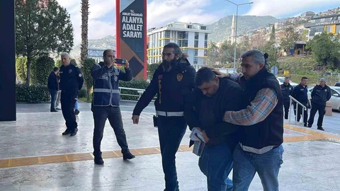 Alanya'da Bıçaklı Kavga Sonrası 3 Tutuklama