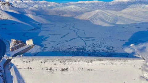 Dilimli Barajı'nın Yüzeyi Buzla Kaplandı