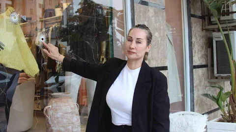 Adana'da Kapalı Mağazaya Kurşun Sıkıldı