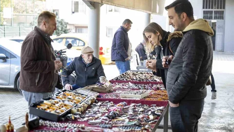 Mersin'de Antika Pazarı Nostalji Sunuyor