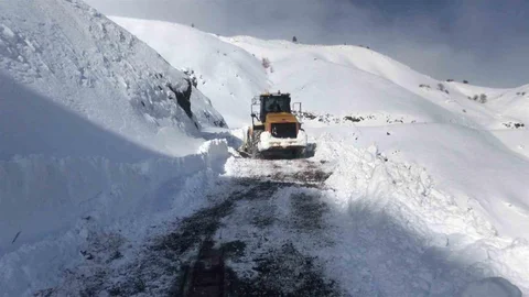 Yoğun Kar Yağışı Erzincan'ı Etkiledi