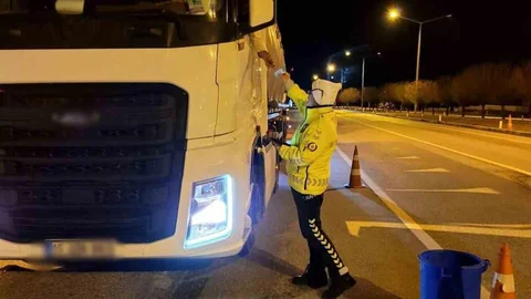 Burdur'da Yük Taşıyan Araç Denetimi
