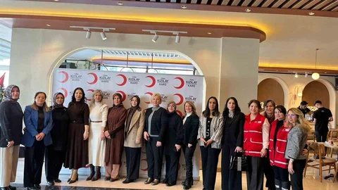 Kars'ta Çocuklara Çikolata Etkinliği Düzenlendi