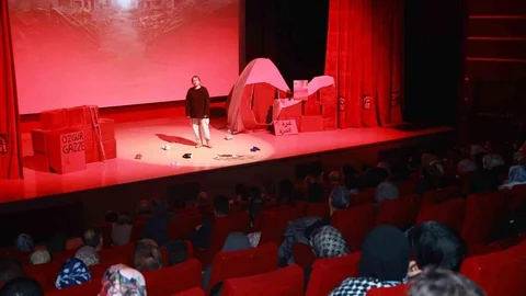 Gebze'de Gazze'nin Kadınları Tiyatrosu