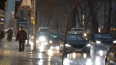 İzmir’de Kuvvetli Yağış Etkili Oldu