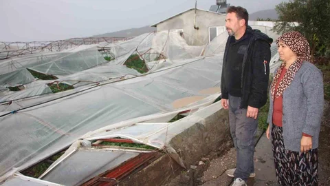Kumluca'da Hortum Hasar Verdi