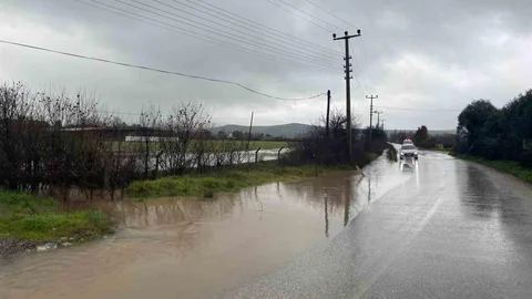 Ayvacık'ta Sağanak Yağış Tarım Arazilerini Vurdu