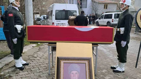 Afyonkarahisar'da Kıbrıs Gazisi Toprağa Verildi