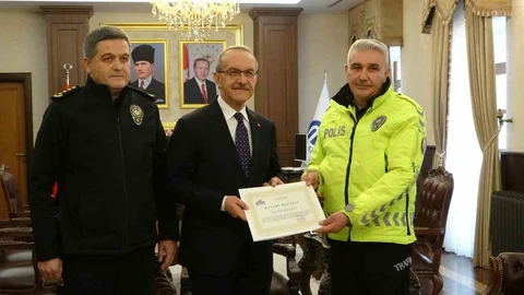 Malatya'da Polis Memuruna Ödül Verildi