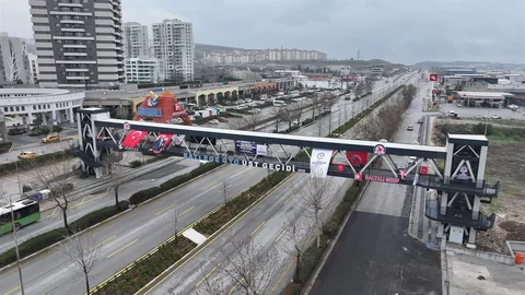 Menderes Bulvarı'nda Yaya Üst Geçidi Açılıyor