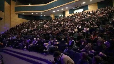 Sakarya'da Güne Bakan Cam Kırıkları Oyunu Sahnelendi