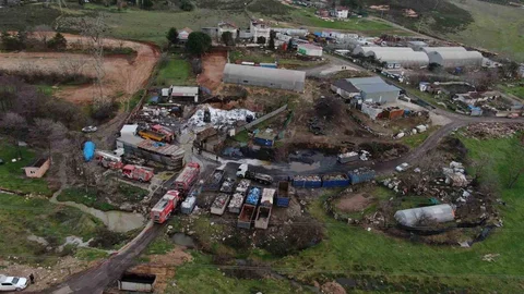 Tuzla'da Geri Dönüşüm Deposunda Yangın Çıktı