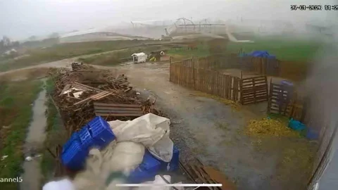 Antalya'da Hortum Serayı Yok Etti