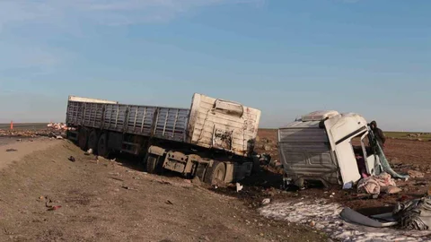 Şırnak'ta İki Tır Çarpıştı