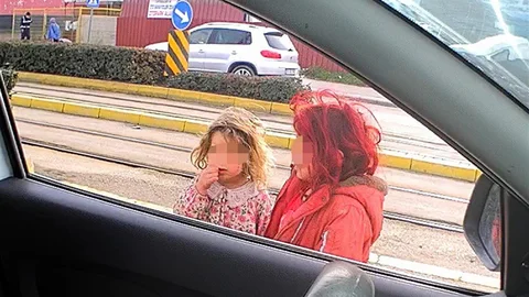 Kışın Çıplak Bacaklarla Dilenen Çocuklar Eskişehir'i Üzdü