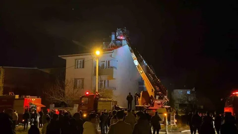 Bursa'da 3 Katlı Bina Yangını