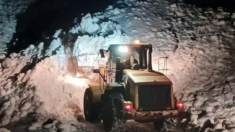 Kemaliye'de Kapanan Yollar Açıldı