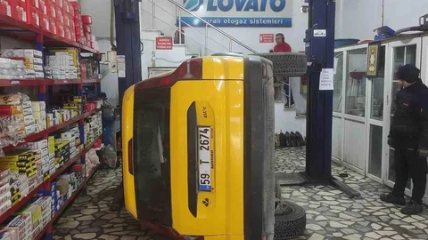 Tekirdağ'da Taksi Liftten Düştü