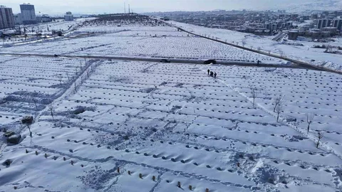 Sivas'ta Karla Kaplı Mezarlık Ziyareti