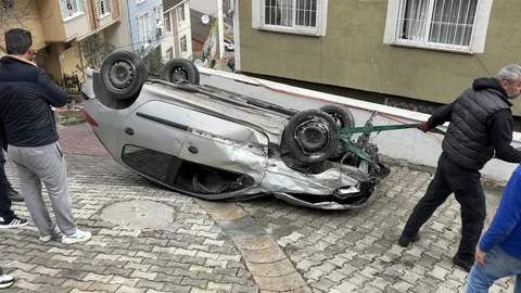 Kağıthane'de Otomobil Takla Attı