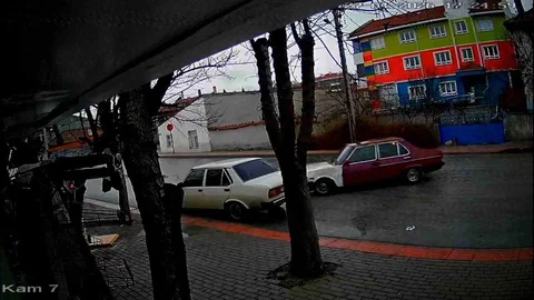 Karaman'da Park Halindeki Araca Çarpma Olayı