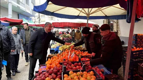 Eskişehir'de Vali Yılmaz Pazarcı Esnafıyla Buluştu
