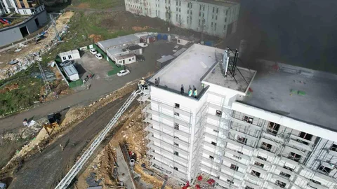 Başakşehir'de Şantiyede Yangın Çıktı