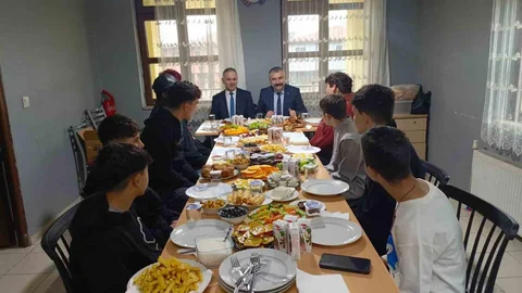 Müdür Bayrak Çocuklarla Kahvaltıda Buluştu