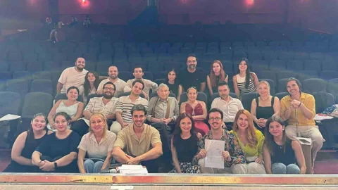 Haldun Dormen'in Tiyatrosu İzmir'de Yaşıyor