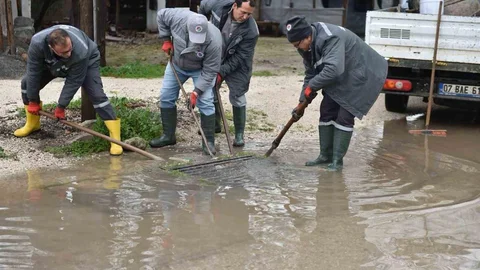 Kepez Belediyesi Yağışlarla Mücadele Ediyor