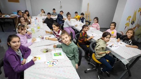 Başiskele'de Öğrenciler Atölye Çalışmaları Yapıyor