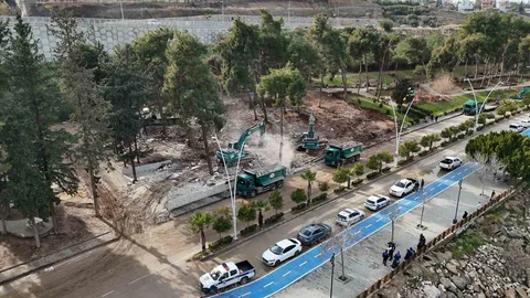 Adana'da Kaçak İşletmelere Yıkım Başladı