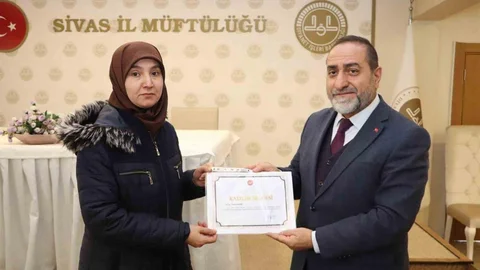 Kur’an Kursu Öğreticilerine Sertifika Töreni