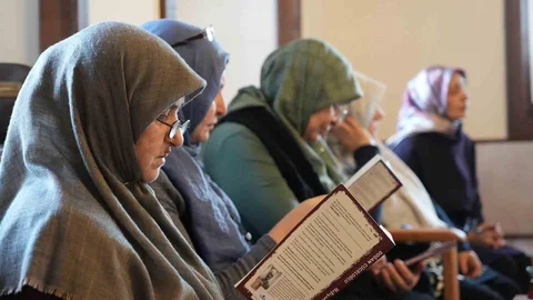 Erzurumlu Ev Hanımları Kitap Okuyor