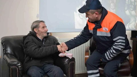 Esenyurt'ta Bulunan Para Poşeti Sahibine Ulaştırıldı