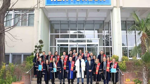 Bursa'da Profesörlük Belgeleri Dağıtıldı