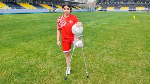 Tuğba'nın Prostetik Bacakla Futbola Dönüşü
