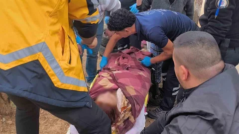 Antalya'da Foseptik Çukuruna Düşen Genç Kız Kurtarıldı