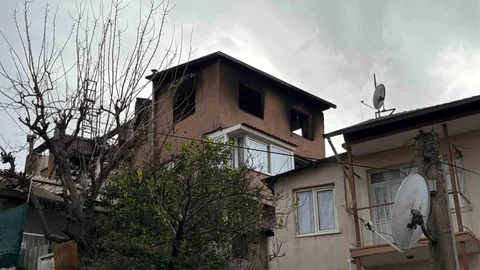 İzmir Bayraklı'da Çatı Yangını