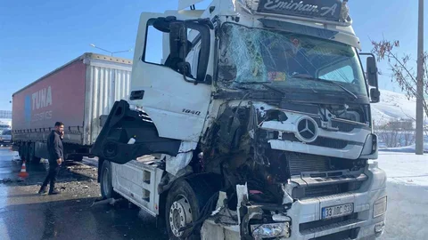 Bitlis'te Tır Kazası Meydana Geldi