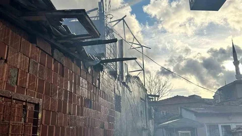 Keşan'da Çatı Yangını Meydana Geldi