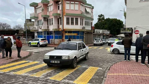 Gazipaşa'da Motosiklet ve Otomobil Çarpıştı