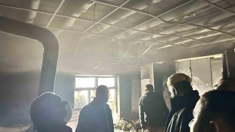 Hakkari'de Ev Yangını İtfaiye Ekipleri Tarafından Söndürüldü