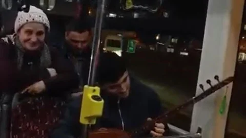 Eminönü'nde Sazlı Yolculuk Keyfi
