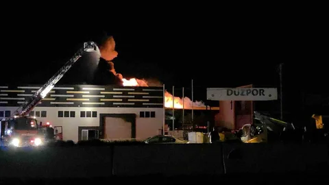 Düzce'de Strafor Fabrikasında Yangın Çıktı