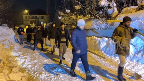 Yüksekova'da Cami Çatı Çöktü