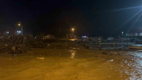 Çanakkale'de Sağanak Yağış Sonrası Taşan Çay