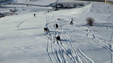 Bitlis'te Gençlerin Tehlikeli Kayak Denemesi