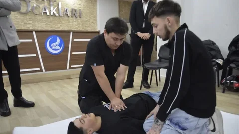 Gençlere İlk Yardım Eğitimi Verildi