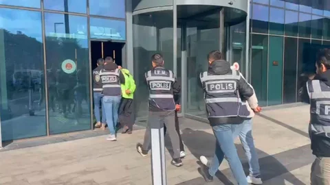 Arnavutköy'de Haraç Çetesine Operasyon